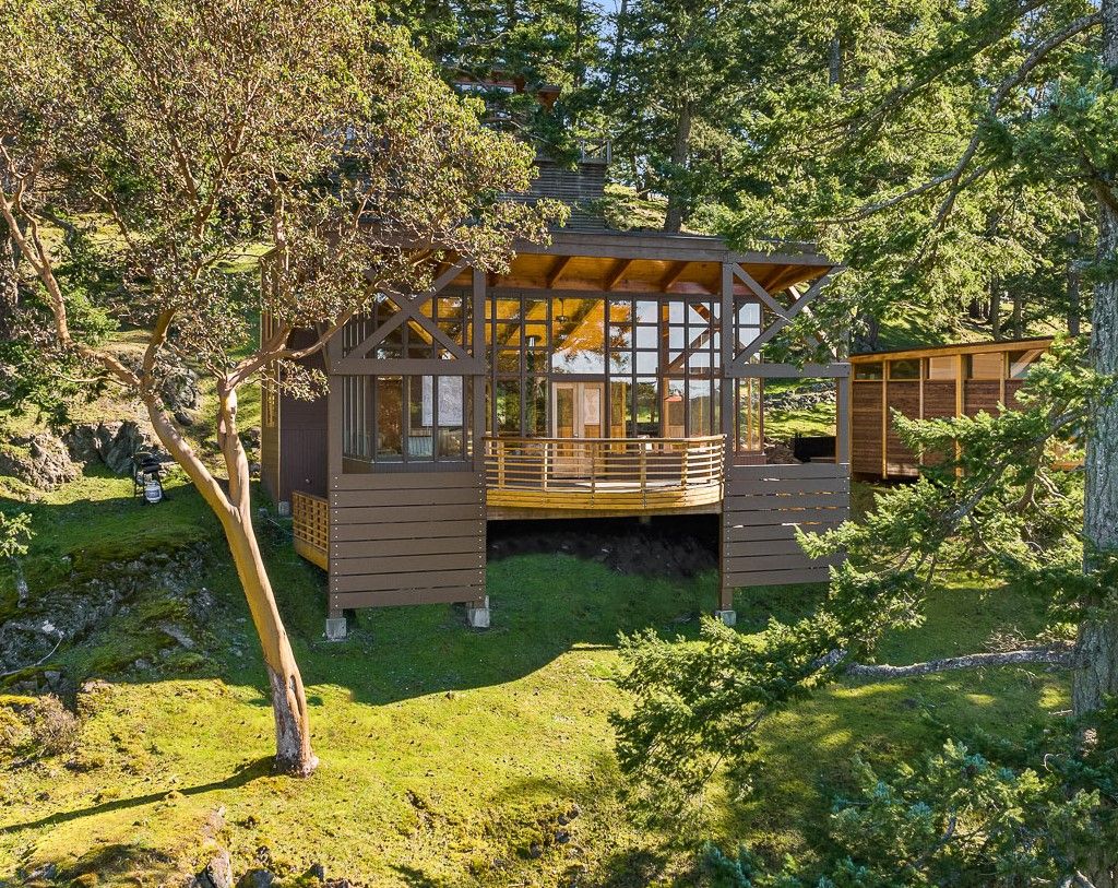 Finished cabin exterior